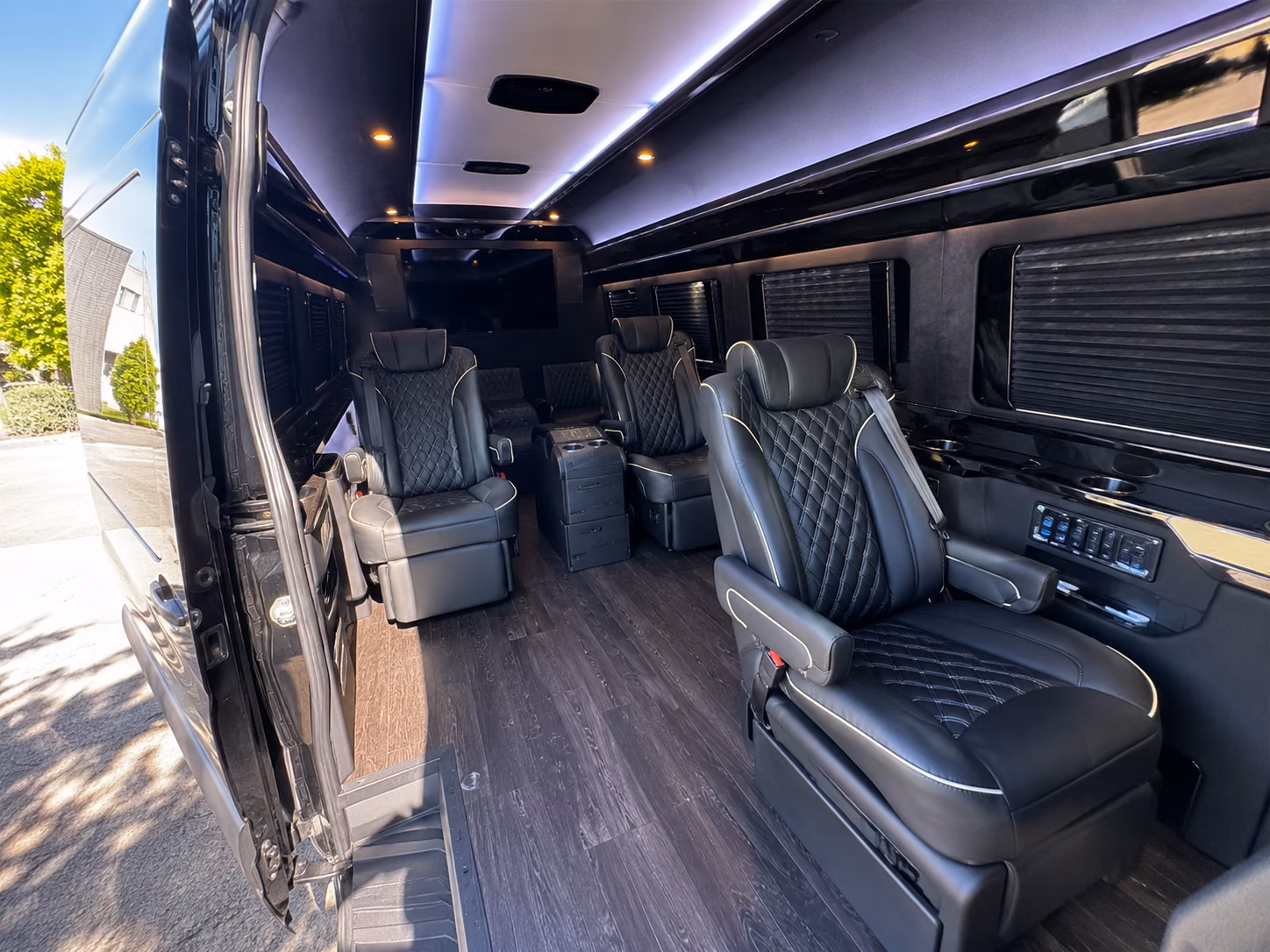 easily book transportation for your next prom 3