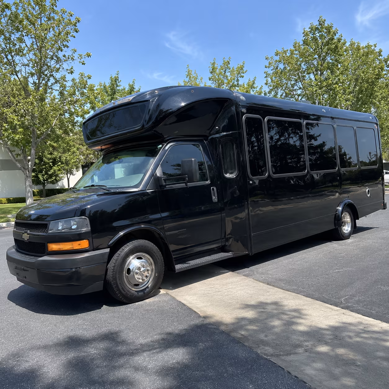 winery and venue tour buses for queen creek wedding weekends